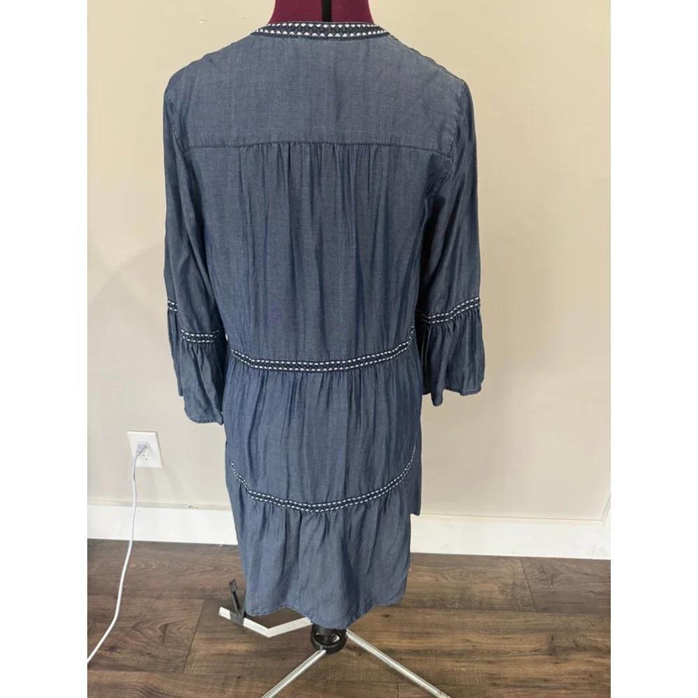Tommy Bahama Chambray Embroidered Dress Swim Cover-Up. Small - Picture 2 of 3